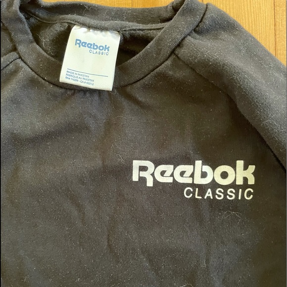 Reebok Classic boys black sweatshirt with red designs on sleeves size XL - Picture 3 of 3